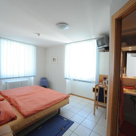 Chez Gilles Hotel Resto Bar Sa La Chaux De Fonds Zewnętrze zdjęcie